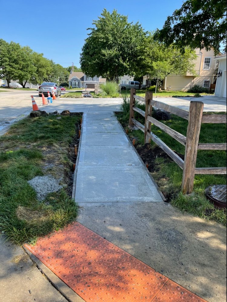 ADA-compliant concrete sidewalk Kansas City — detectable warning surface | Ford Concrete