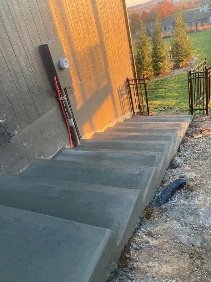 Concrete steps along building exterior Kansas City — commercial | Ford Concrete