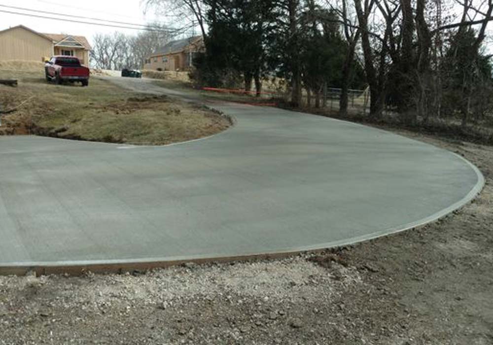 Concrete driveway contractor Kansas City — curved residential pour | Ford Concrete